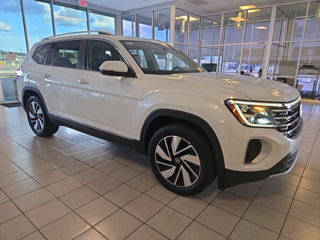 Used 2024 Volkswagen Atlas SEL AWD/4WD image 2