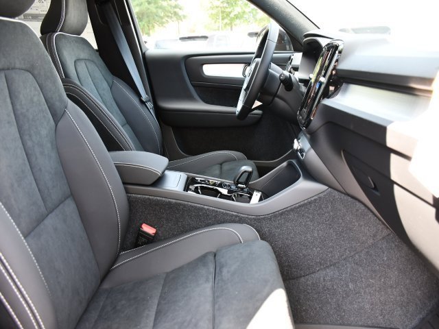 New 2026 Volvo XC40 B5 Ultra w/ Protection Package Premier image 30