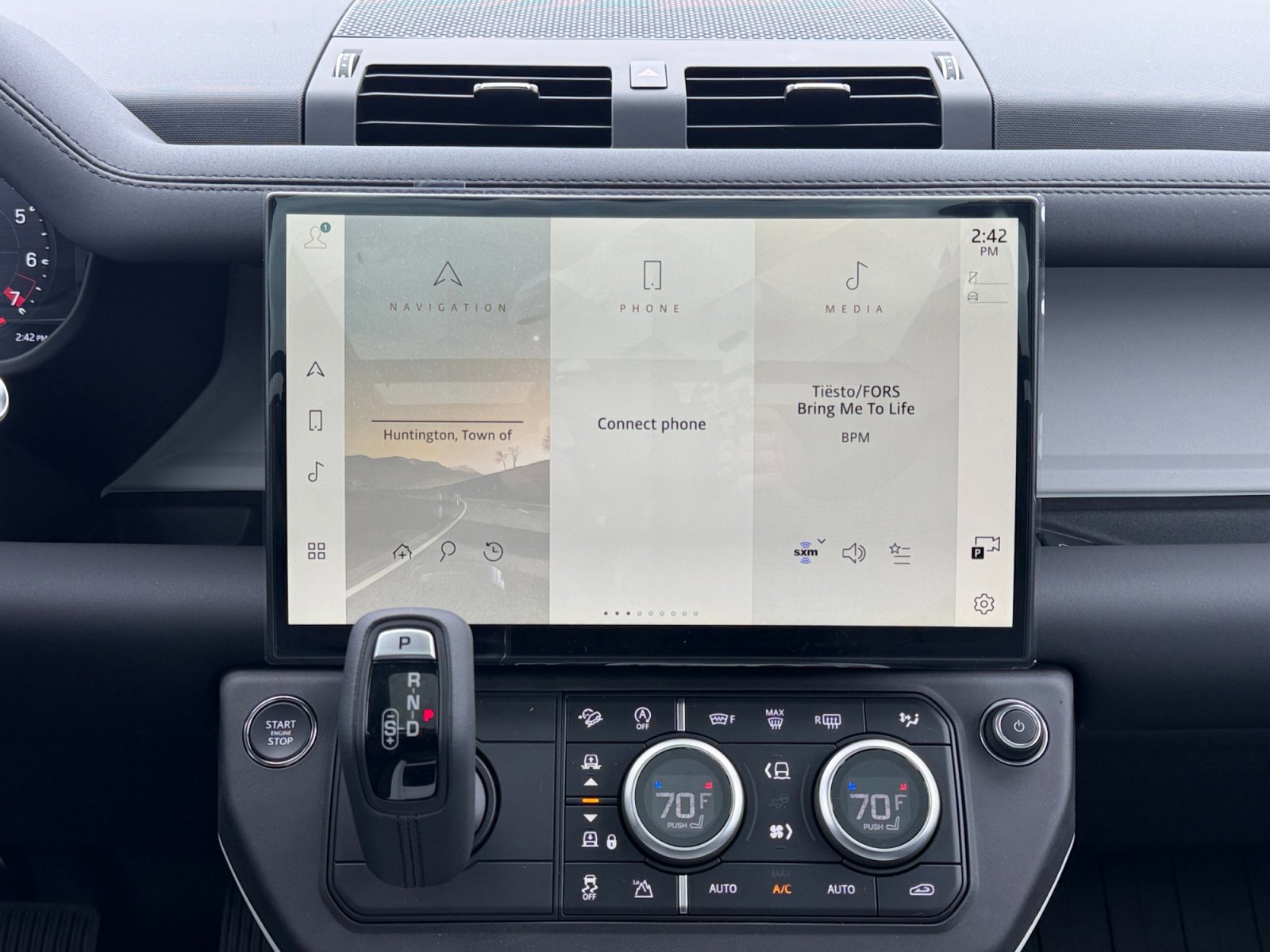 New 2026 Land Rover Defender 130 X-Dynamic SE image 13