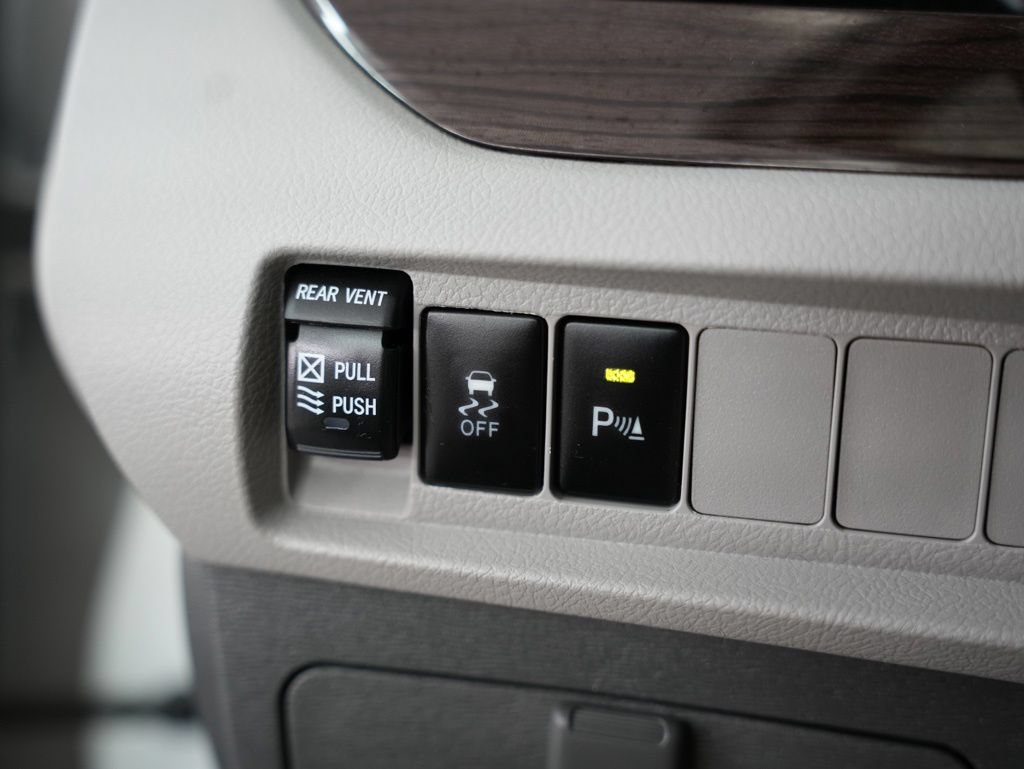 Used 2020 Toyota Sienna XLE w/ XLE Navigation Package FWD image 43