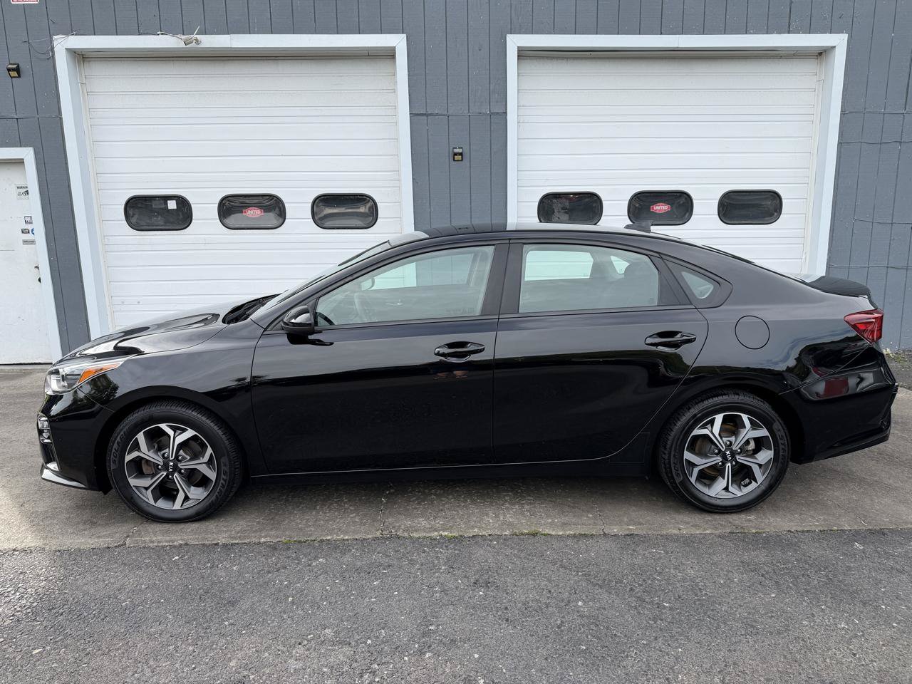 Used 2020 Kia Forte LXS FWD image 7