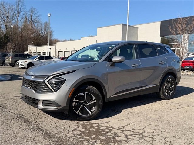 Used 2024 Kia Sportage LX image 2