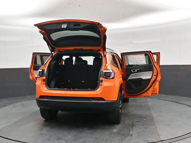 New 2026 Jeep Compass Limited w/ Mopar Graphics Package AWD/4WD image 48