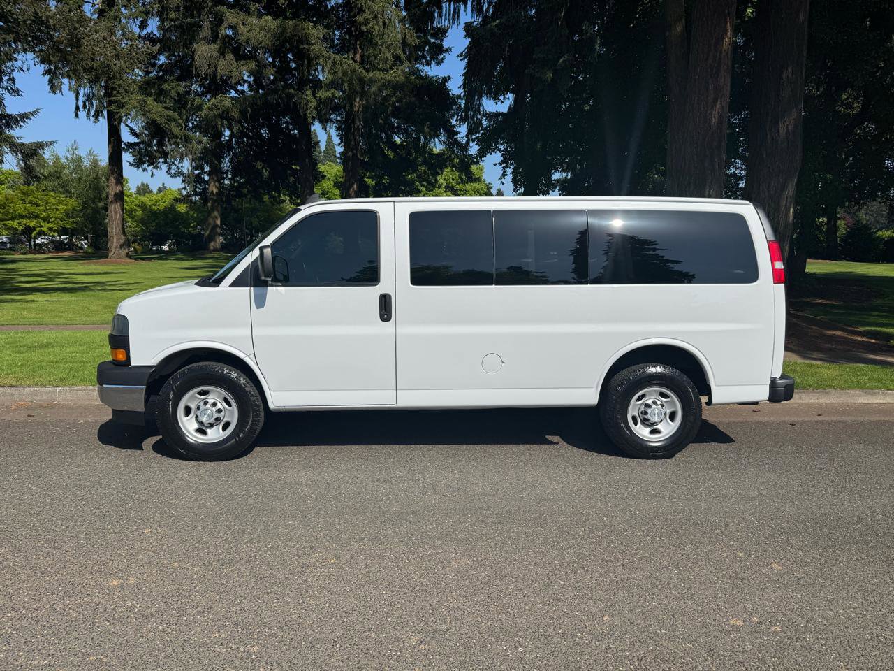 Used 2018 Chevrolet Express 2500 LS w/ Driver Convenience Package RWD image 2
