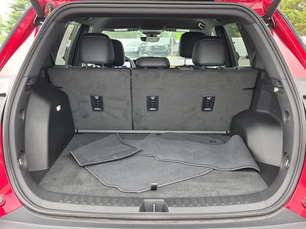 Used 2025 Chevrolet Equinox ACTIV w/ Safety and Technology Package FWD image 18