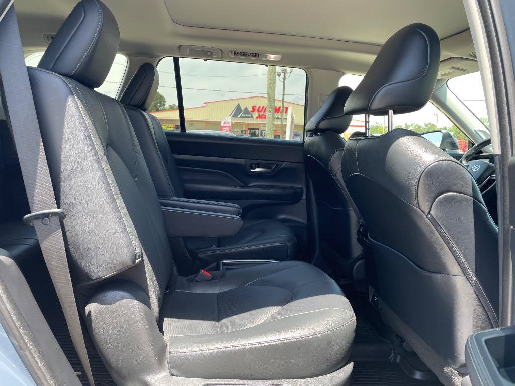 Used 2024 Toyota Grand Highlander Limited image 17
