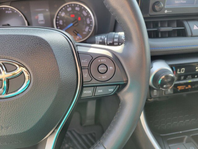 Used 2022 Toyota RAV4 SE image 17