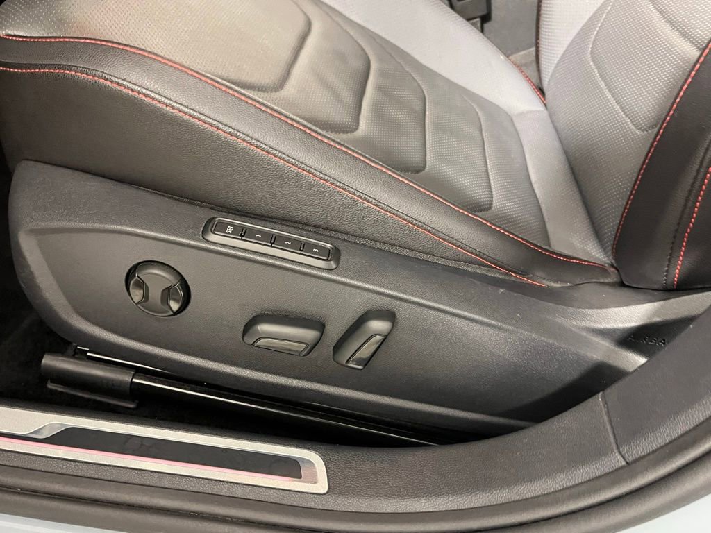 Used 2025 Volkswagen Jetta GLI Autobahn image 24