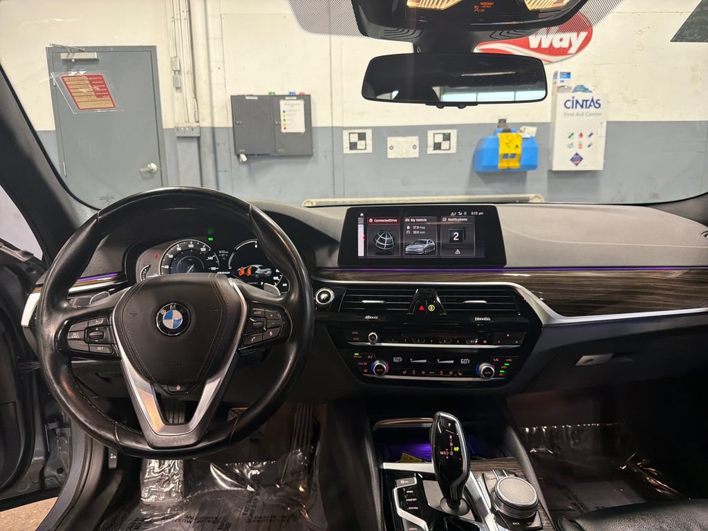Used 2019 BMW 530e xDrive w/ Premium Package AWD/4WD image 11