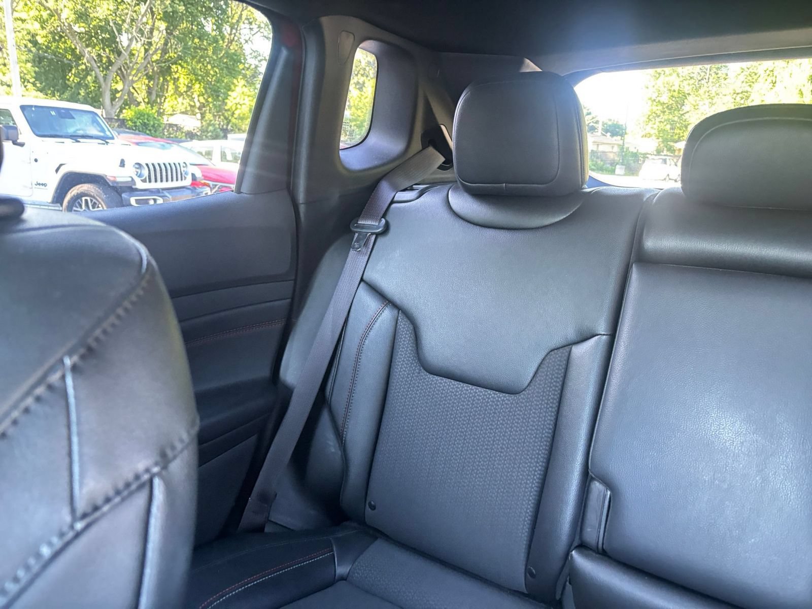 Used 2025 Jeep Compass Trailhawk AWD/4WD image 38