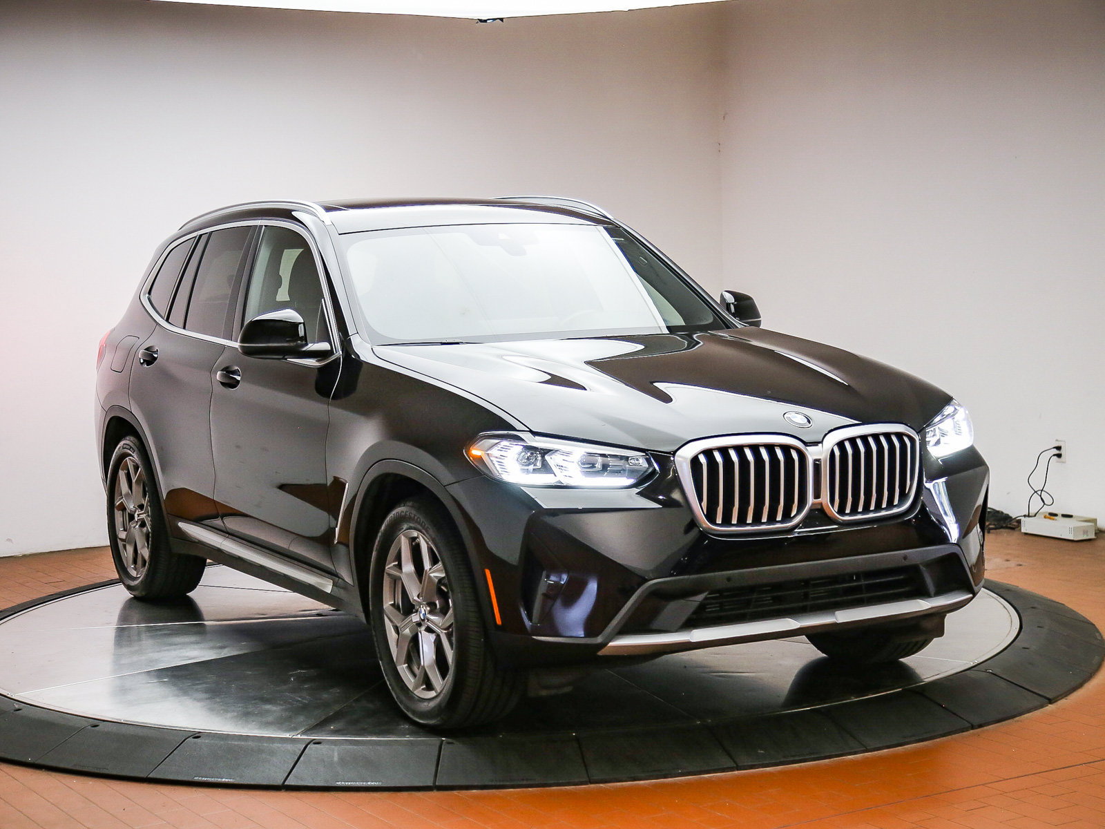 Used 2023 BMW X3 sDrive30i w/ Premium Package RWD image 3