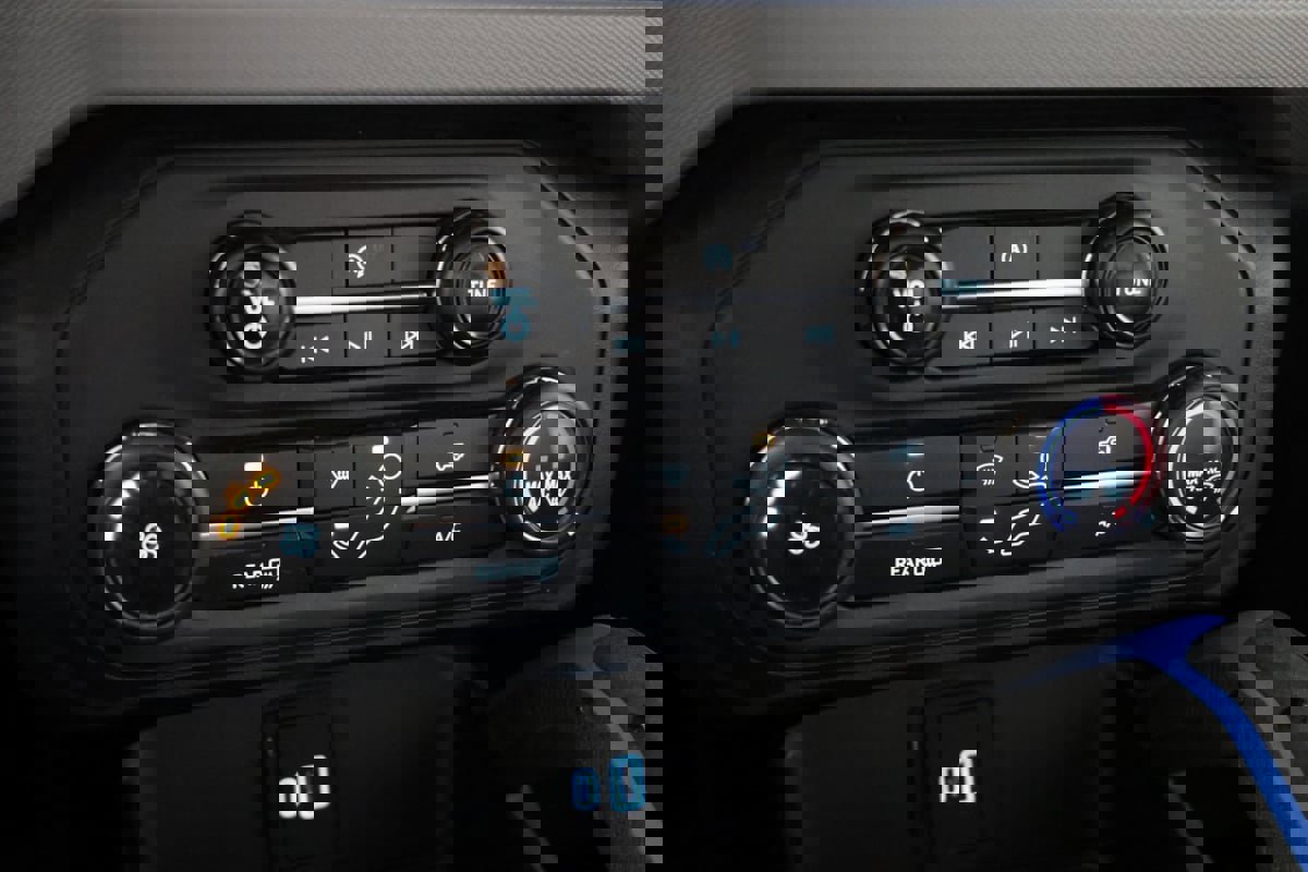 Used 2022 Ford Bronco Black Diamond image 24