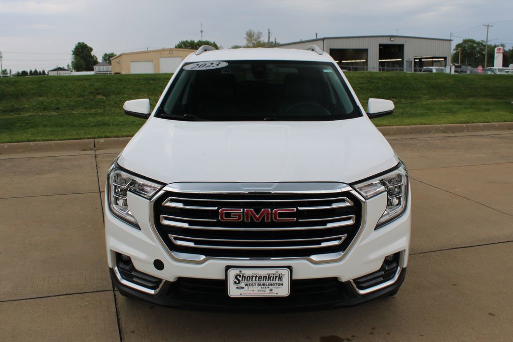 Used 2023 GMC Terrain SLT AWD/4WD image 2