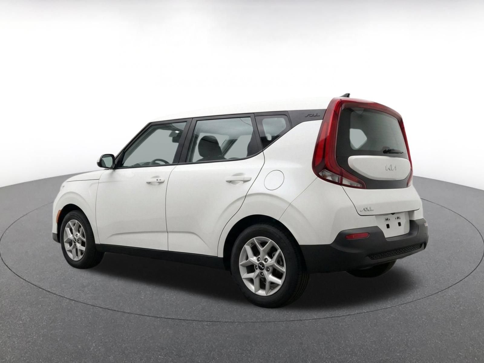 Used 2025 Kia Soul LX w/ LX Technology Package FWD image 5