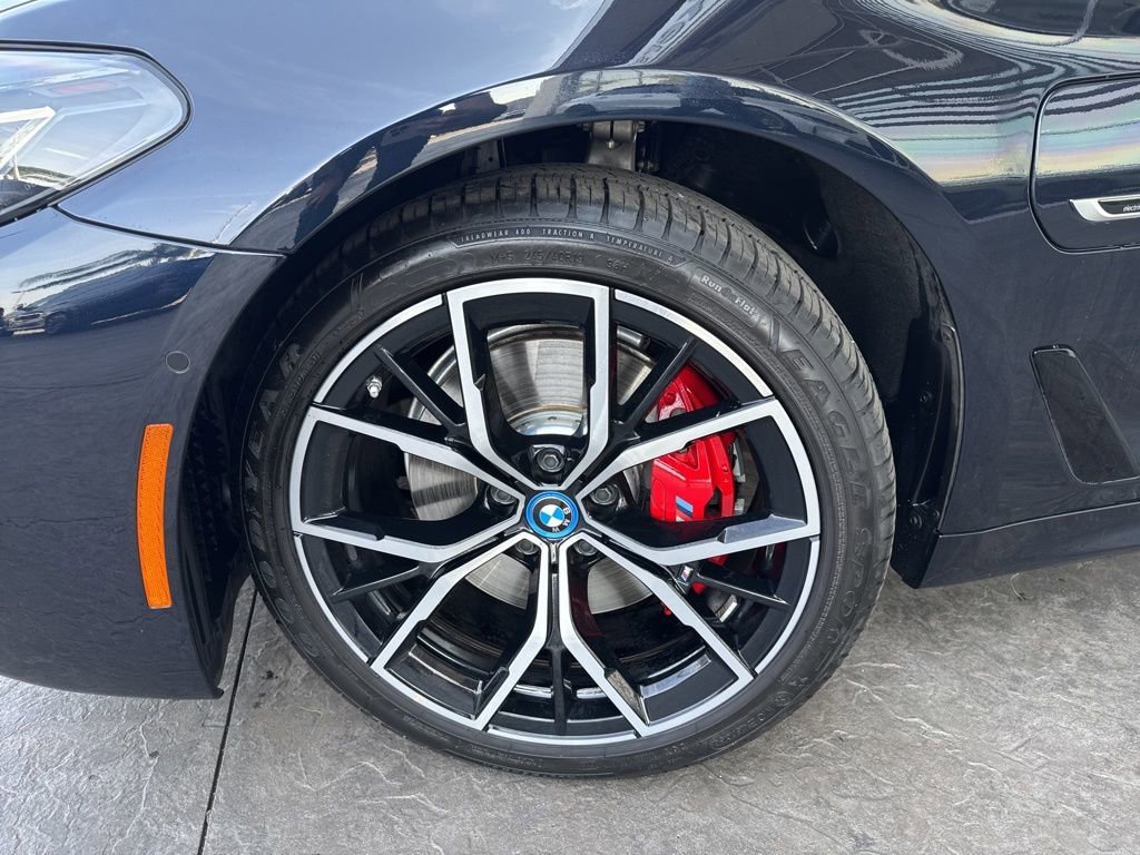 Used 2023 BMW 530e w/ Executive Package image 5