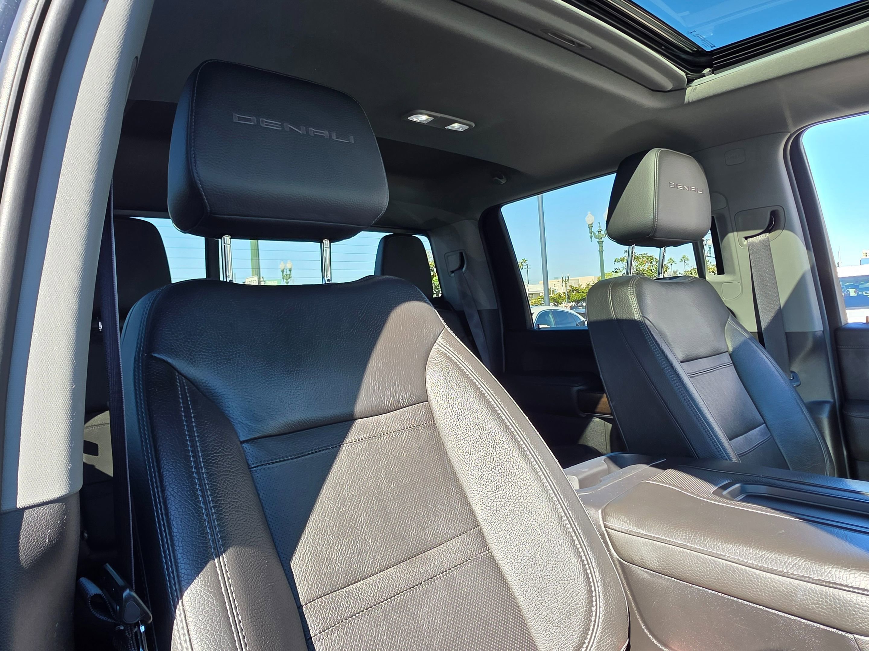 Used 2021 GMC Sierra 3500 Denali w/ Denali Black Diamond Edition AWD/4WD image 5