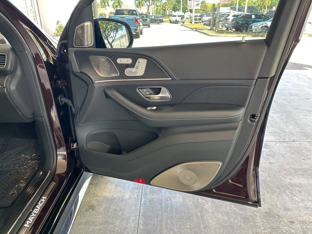 Used 2023 Mercedes-Benz Maybach GLS 600 4MATIC image 32
