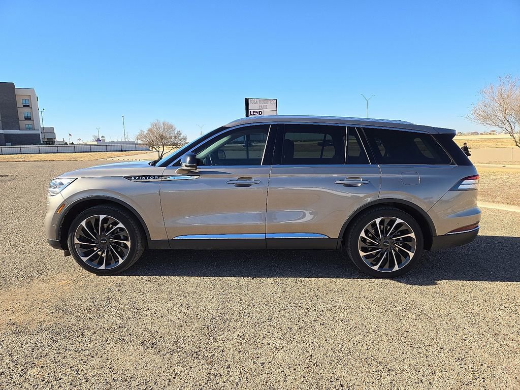 Used 2020 Lincoln Aviator Reserve w/ Equipment Group 202A image 2