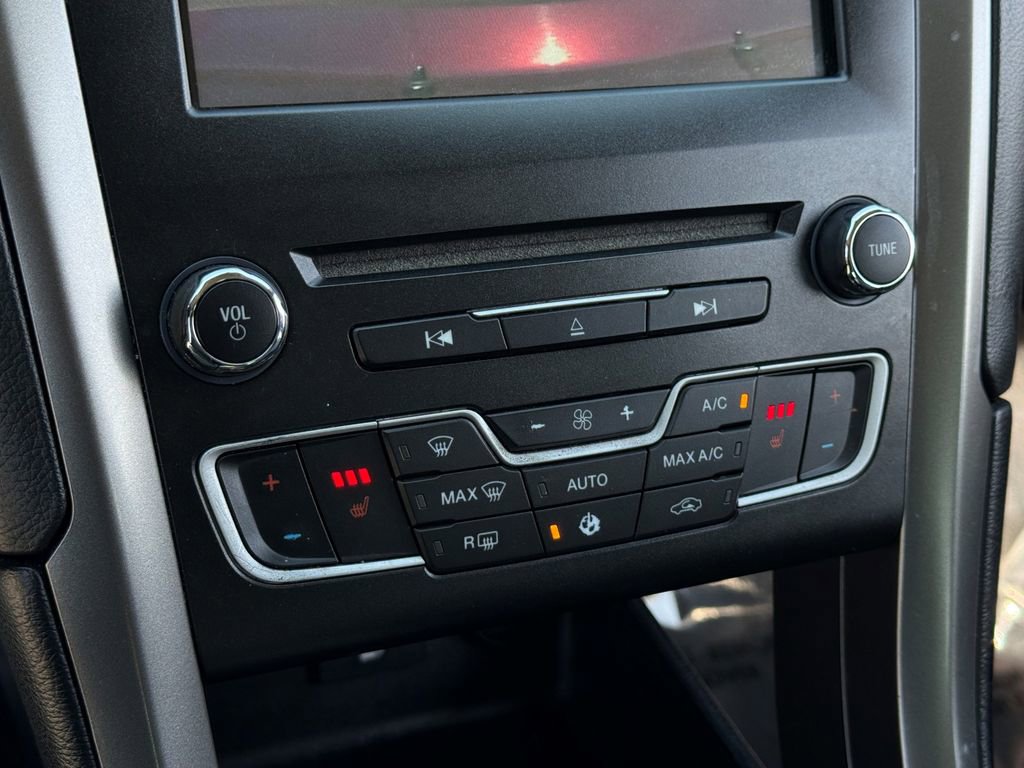 Used 2017 Ford Fusion SE w/ Fusion SE Technology Package image 23