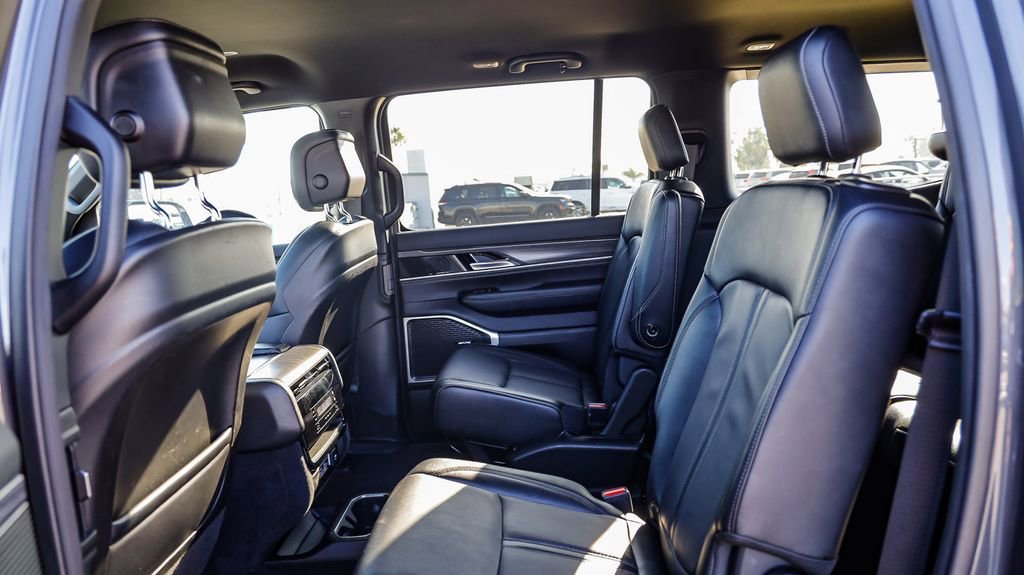 Certified 2024 Jeep Wagoneer Series II image 19