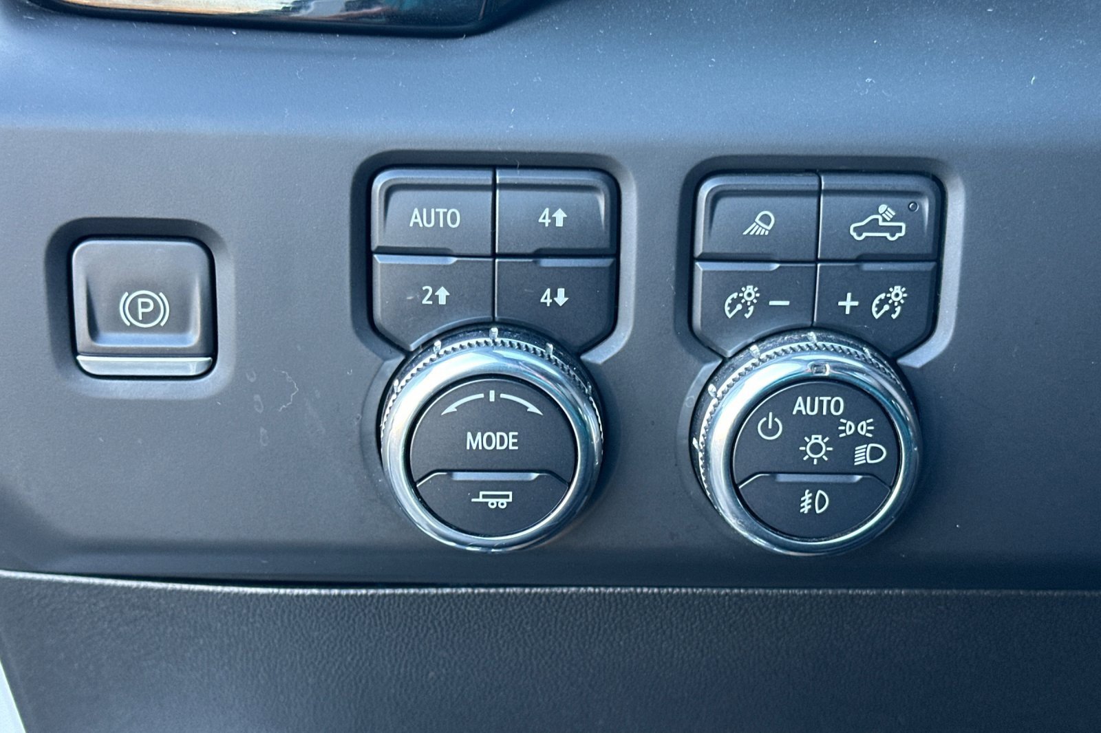 Used 2024 GMC Sierra 3500 Denali w/ Denali Reserve Package image 39