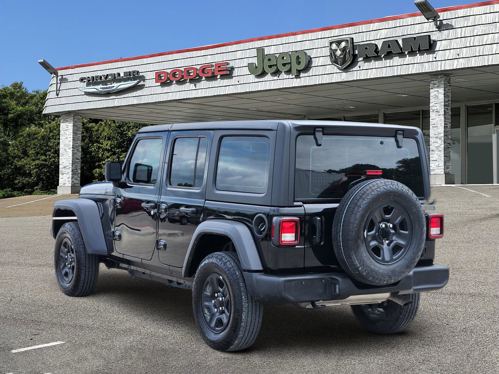 Used 2025 Jeep Wrangler Sport image 5