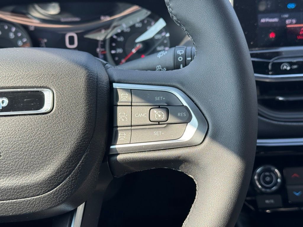 Used 2026 Jeep Compass Limited AWD/4WD image 34