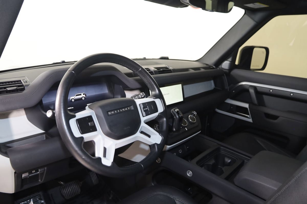 Used 2023 Land Rover Defender 110 SE image 30