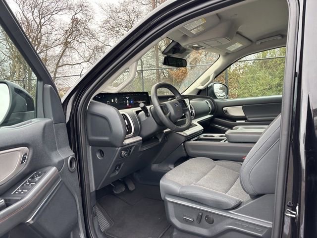 Certified 2025 Ford Expedition Active image 15