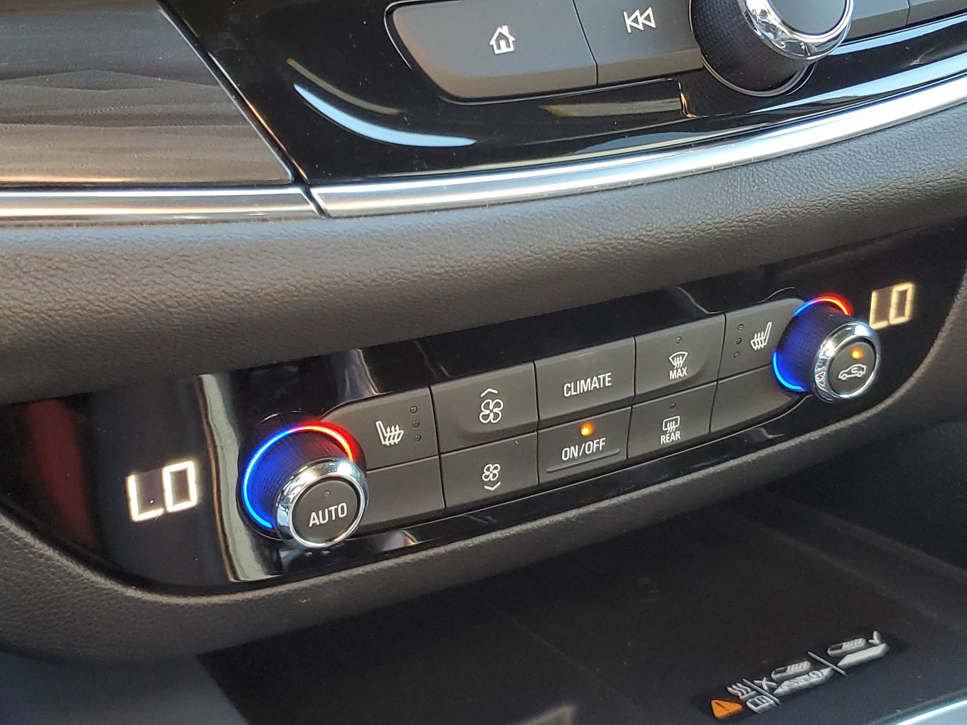 Used 2023 Buick Enclave Essence FWD image 29