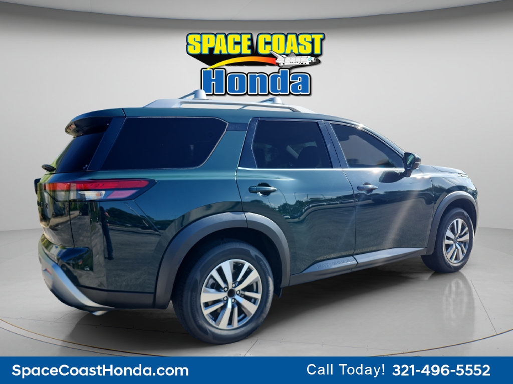 Used 2023 Nissan Pathfinder SL w/ Lighting Package (N92) FWD image 3