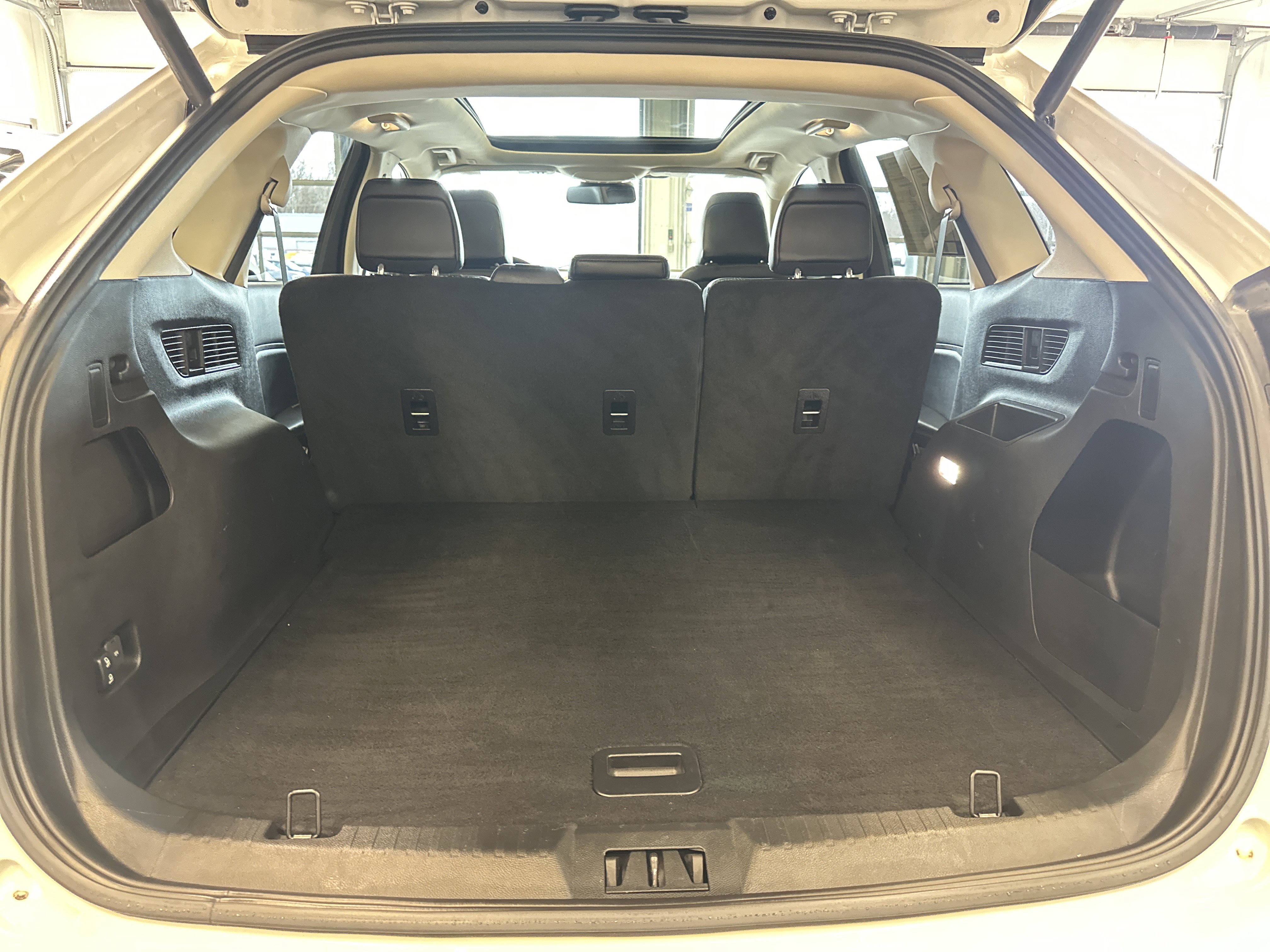 Used 2024 Ford Edge SEL w/ Convenience Package image 7