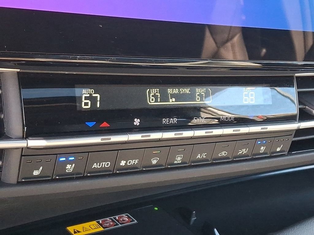 Used 2025 Toyota Sienna Platinum image 17