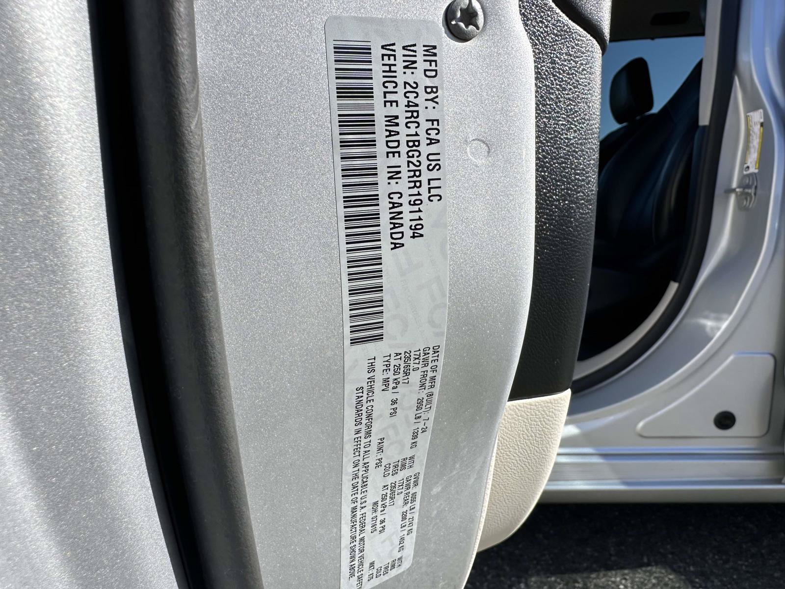 Used 2024 Chrysler Pacifica Touring-L FWD image 40
