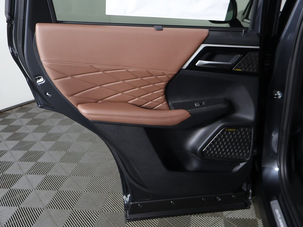 New 2025 Mitsubishi Outlander SEL image 32