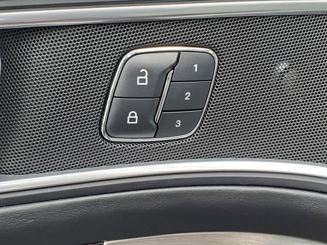 Used 2016 Ford Explorer Platinum image 17