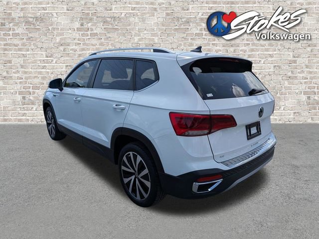 Used 2023 Volkswagen Taos SE w/ Panoramic Sunroof Package image 6