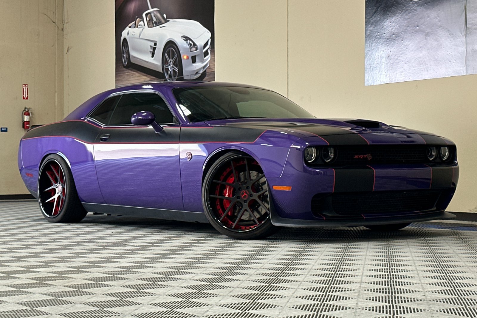 Used 2016 Dodge Challenger SRT Hellcat RWD image 2