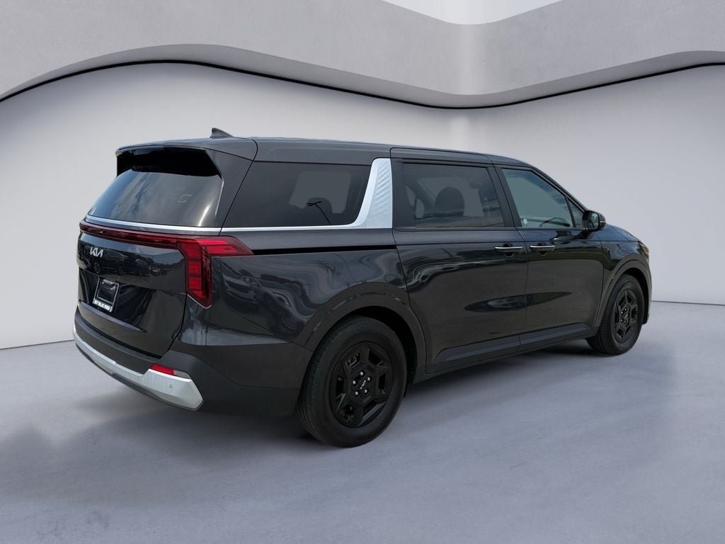 Used 2025 Kia Carnival FWD image 5