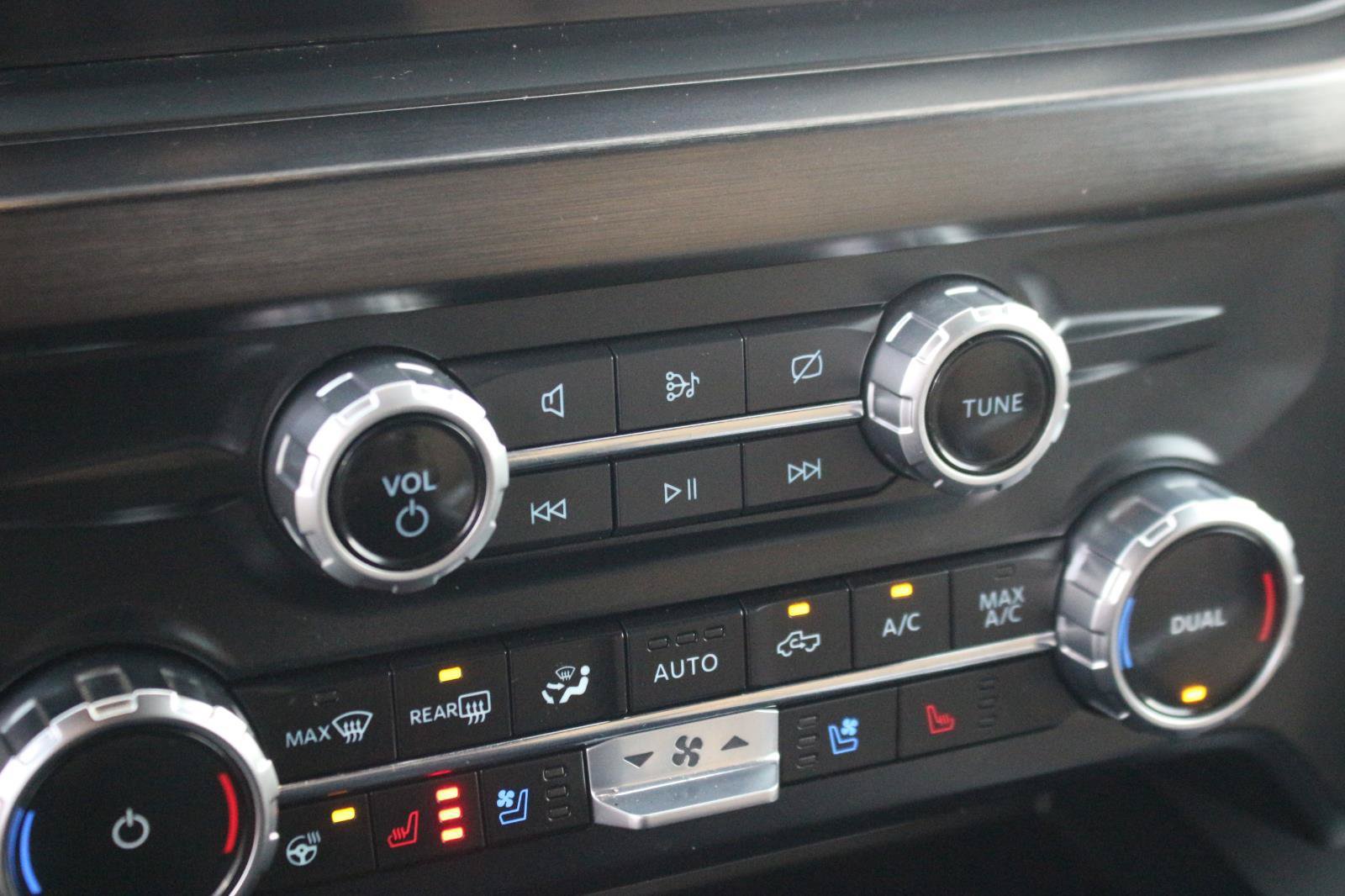 Used 2023 Ford F250 Lariat w/ Sport Appearance Package AWD/4WD image 23