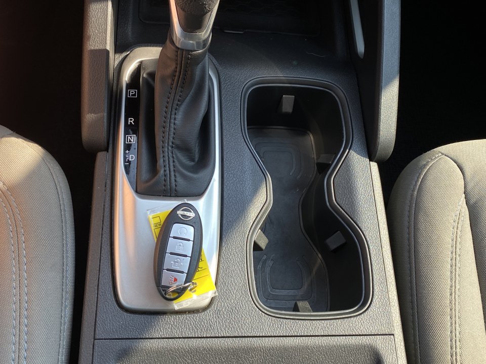 Used 2022 Nissan Frontier SV RWD image 16