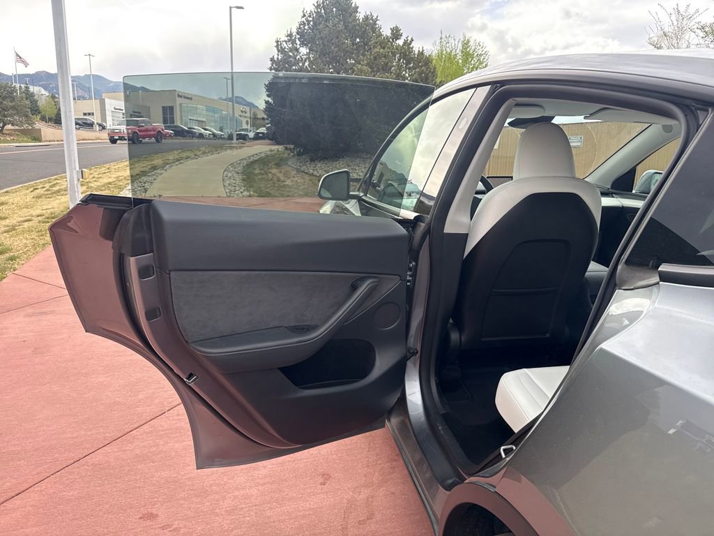 Used 2025 Tesla Model Y Performance image 16