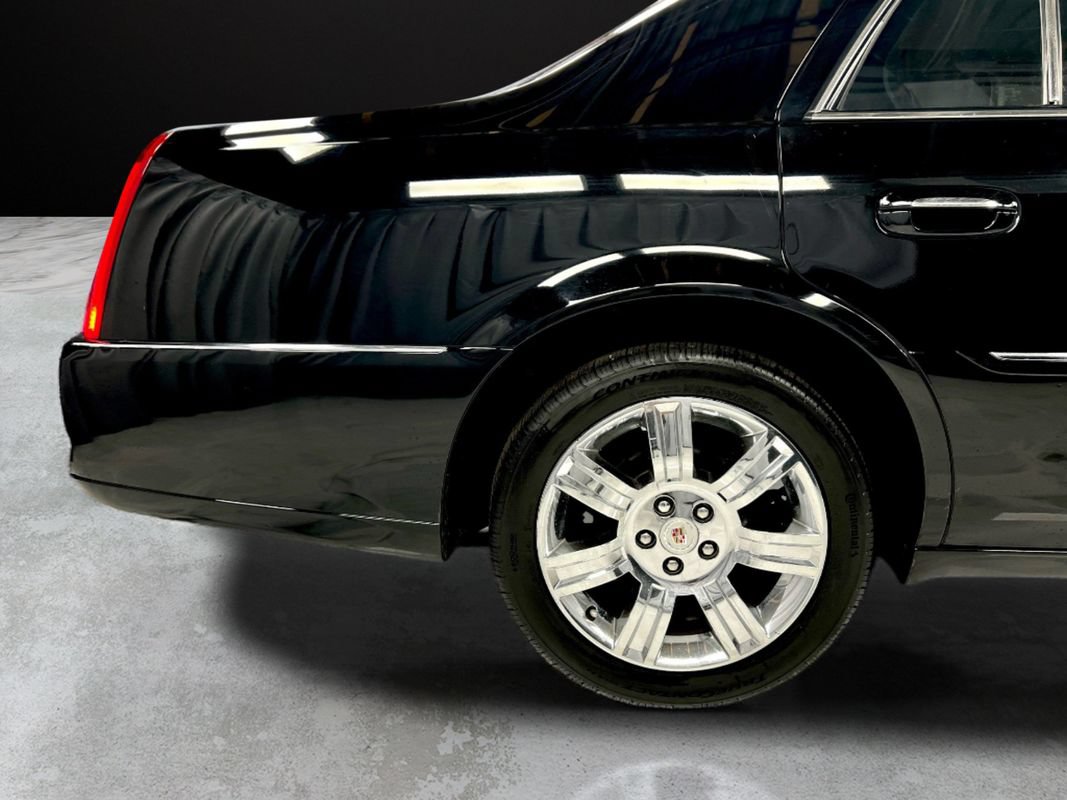 Used 2011 Cadillac DTS Platinum FWD image 10