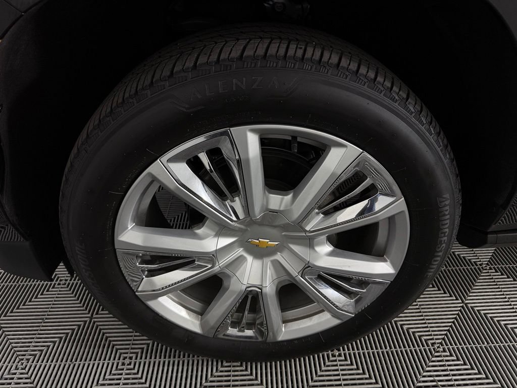 Used 2024 Chevrolet Suburban High Country w/ Premium Package 2 RWD image 11
