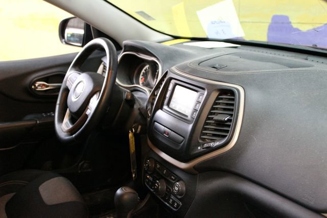 Used 2017 Jeep Cherokee Sport w/ Cold Weather Group FWD image 10