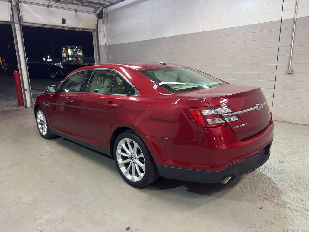Used 2018 Ford Taurus Limited AWD/4WD image 5