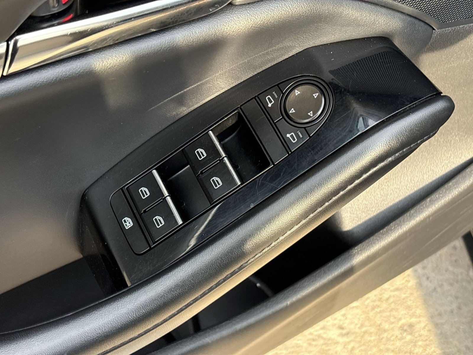 Used 2024 MAZDA MAZDA3 s FWD image 19