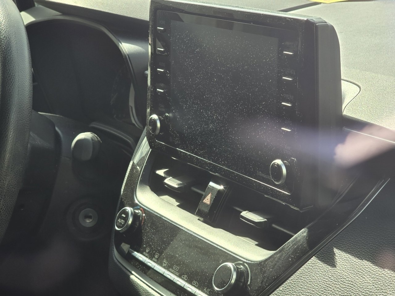 Used 2022 Toyota Corolla LE FWD image 15