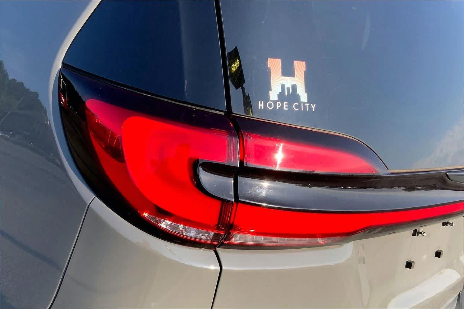 Used 2021 Chrysler Pacifica Touring-L w/ Uconnect Theater Family Group FWD image 25