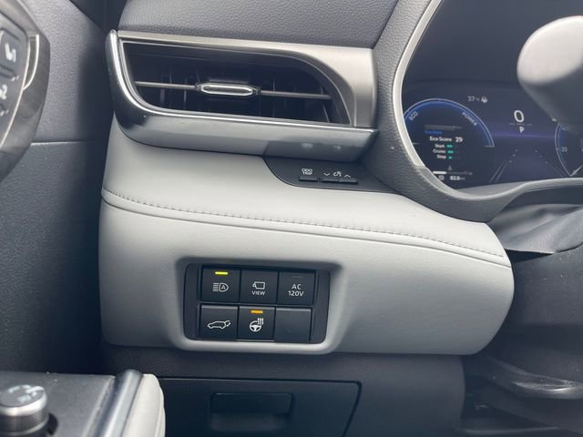 Used 2024 Toyota Highlander Limited AWD/4WD image 23